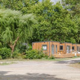 Camping du Chêne - proche de Nantes, hotel din Saint-Julien-de-Concelles