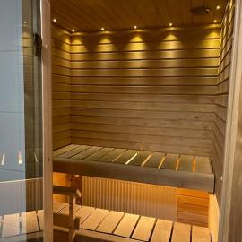 Tilava kaksio, saunalla ja sähköauton latauksella., hotel Tamperében