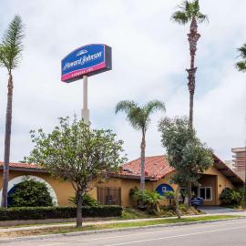 Howard Johnson by Wyndham National City/San Diego South、ナショナル・シティのホテル