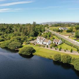 Simply Donegal Adrihidbeg Cottage, Hotel in Dungloe