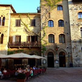 Hotel La Cisterna – hotel w mieście San Gimignano