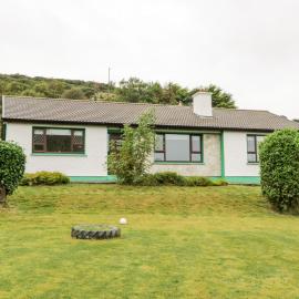 Drumore House, hotel in Ballyhoorisky