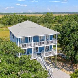 Pelican View Beach House - Private Beach!!, hotel in Ocean Springs