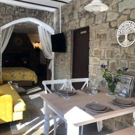 Olli's Cottage-Terrace & Jacuzzi optional, Hotel in Bristol