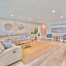 Spacious Beach House! Walk to Beach and Pier