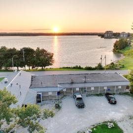 Lakeside Inn, hotel em Orillia