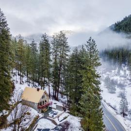 Leavenworth Mountain View Cabin Pet Friendly, hotel in Leavenworth