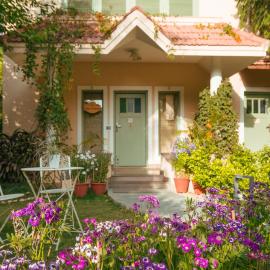 Karma Chalets, hotel di Gurgaon