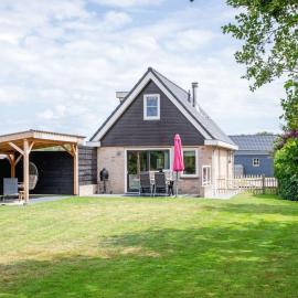 Holiday home near dunes with wellness garden