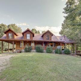 Peaceful Whitley City Cabin on 10 Wooded Acres!, ξενοδοχείο σε Whitley City