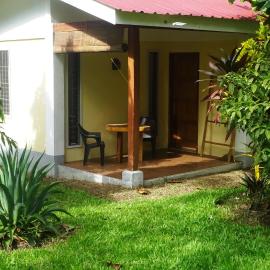 ACACIA'S Cottages with Starlink Wifi, hotel din Mambajao