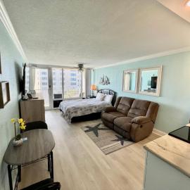 Pirates Cove 4th Floor Remodeled Condo, Balcony closd