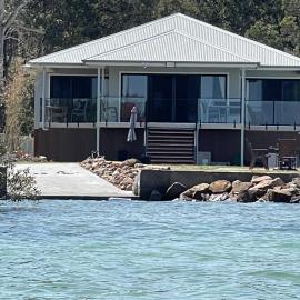 ABSOLUTE BEACHFRONT Port Stephens - Pindimar Beach House
