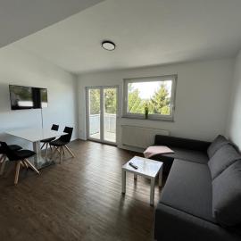 Premium Apartment 75qm 3 Zimmer Küche, Balkon, Smart TV, WiFi, hotel v destinácii Aalen