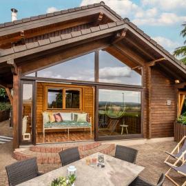 Panoramic Chalet Hot Tub, BBQ, view, terrace, хотел в Gönnersdorf