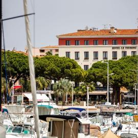 Hôtel Restaurant le Touring, hótel í Saint-Raphaël