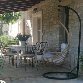 NEW!!!Villa D'Vita on huge fenced property, hotel en Tinjan