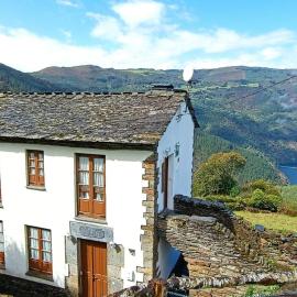 Apartamentos Rurales San Esteban de los Buitres - Illano, Hotel in San Esteban