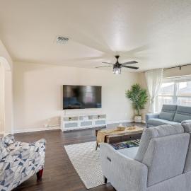 8 Mi to Fort Cavazos! Modern Home w/ Fire Pit, Hotel in Killeen