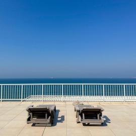 101 Camarque - 3 Bedroom Beachfront Apartment In Umdloti - 180 Degree Sea Views