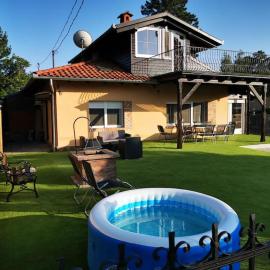 Liget Apartman Fonyódliget - Balaton lake view 30 m from Beach.: Fonyód şehrinde bir otel