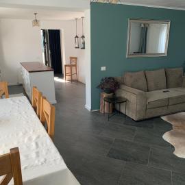 Relaxing entire house with garden, hotel din Botoşani