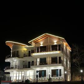 Hotel Colonels Paradise, hotel u gradu 'Rānīkhet'