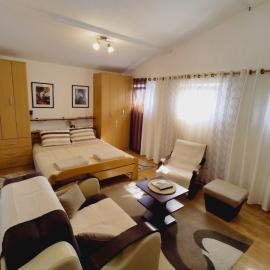 Apartman Orhideja, hotel a Novi Banovci
