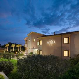 Malibu Grand Royale - Luxury Group Villa with Pool, hotel a Vir