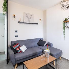 Nirvana 1BR Apt, Central Old Town, Private Balcony
