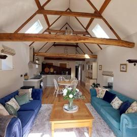 Luxury Victorian Hayloft barn self contained, hotel in South Witham