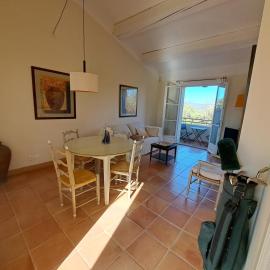 Appartement F2 dans le golf de Saint-Endréol, hotel in La Motte