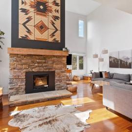 Luxury 2 Level Mountain Walk Condo Sauna Jacuzzi Walk to Village, hotell sihtkohas Blue Mountains