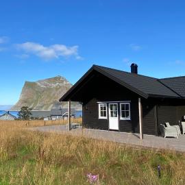 Tors Cabin at Haukland Beach, hotel en Offersøya