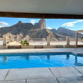 Parker Strip pool house with game room!, hotel u gradu Parker