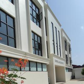 Hotel Gulmohar، فندق في بهاراتبور