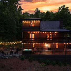 Mountain View Cabin - Hot Tub-Fire Pit-Pool Table, hotel v destinaci Mineral Bluff