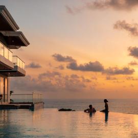 StayVista's Casa Bella - Sea-View Villa with Infinity Pool, Jacuzzi, Games, Entertainment, and Spa Room, hotel v destinaci Alibag