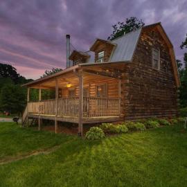 Gorgeous Mountain View Cabin on 12 Acres, hotel em Candler