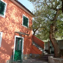 Ai 2 Olmi - monolocali nel verde, hotel v destinaci Múggia