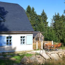 Ferienhaus FERGUNNA direkt am Kammweg mit Sauna, hotel in Marienberg
