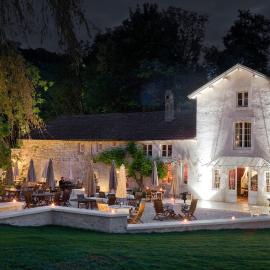 Logis La Source Bleue, hotel u gradu Gudmont