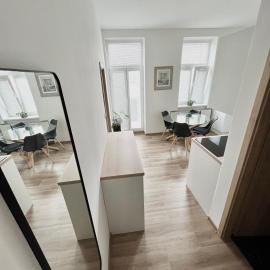 Sušilova 14 apartments III โรงแรมในเจรรอฟ