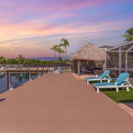 Super Snapper lux w/Heated Pool, Tiki, Dock, Lanai, hótel í Marathon