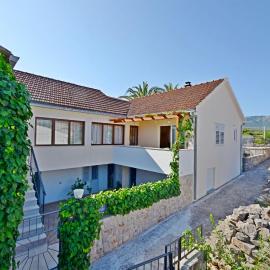 House Lara, hotel in Vrboska