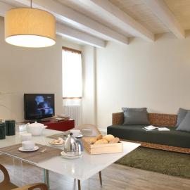 Corte San Luca Apartments, hotel u gradu Bardolino