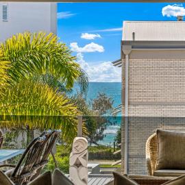 Alex Beach House, 100 steps to the sand, with ocean views