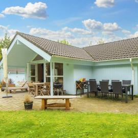 6 person holiday home in Oksbøl-By Traum