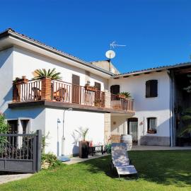 Casa Rustica con giardino
