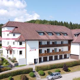 Ferienwohnungen Neubauer, hotel v destinaci Kaltenberg